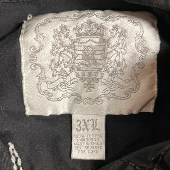 Women’s Black Embroidered Fleur De Lis Lion Cross Shirt 3X - Picture 7 of 8